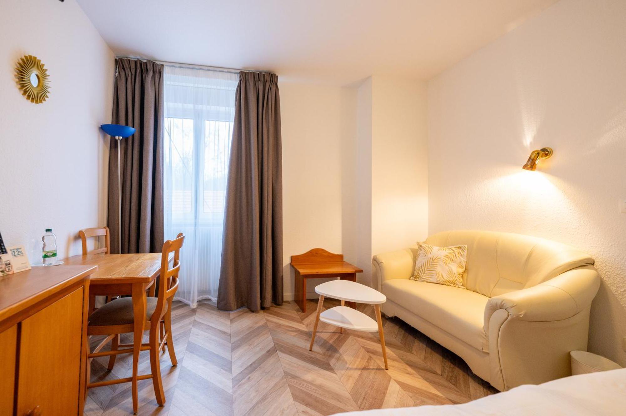 Logis Hotel Notre-Dame - Restaurant Ouvert Midi Et Soir Sauf Dimanche Soir Danne-et-Quatre-Vents エクステリア 写真